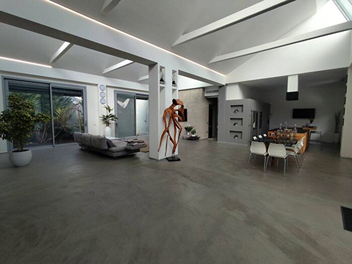 Appartamento trilocale in affitto in Via Benvenuto Cellini, Cascinetta, Gallarate