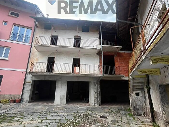 Casa con 7 locali in vendita in Via Uberto De Masanzana, Mesenzana