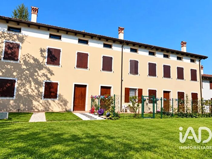 Casa con 9 locali in vendita in Via I Maggio, San Felice Sul Panaro