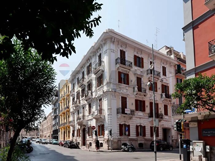 Appartamento con 5 locali in vendita in Via Beata Elia di San Clemente, Bari