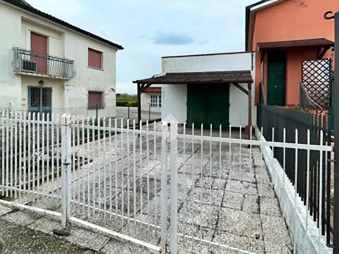 Casa con 5 locali in vendita in Via Montesanto, Ferrara