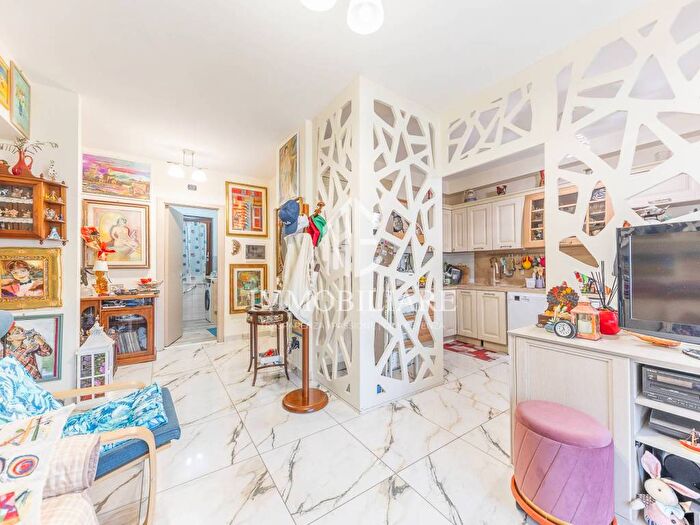 Appartamento quadrilocale in vendita in Via Sausset les Pins, Centro, Lariano