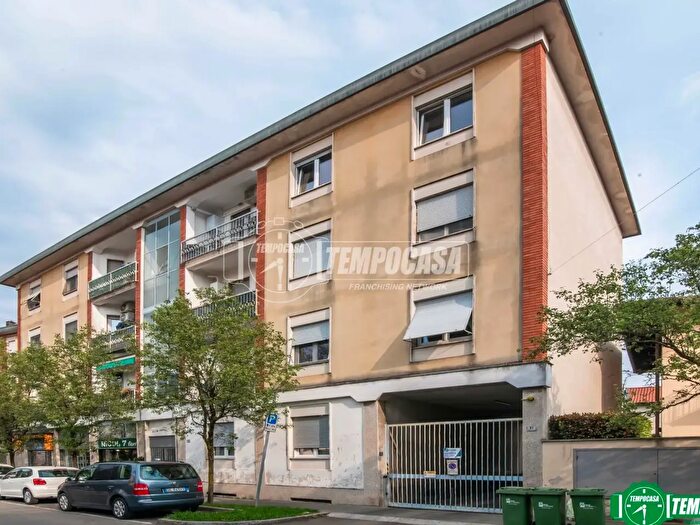 Appartamento trilocale in vendita in Via Legnano, Rescaldina