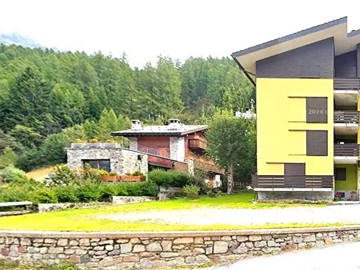 Appartamento trilocale in vendita in Via Cascata, Madesimo