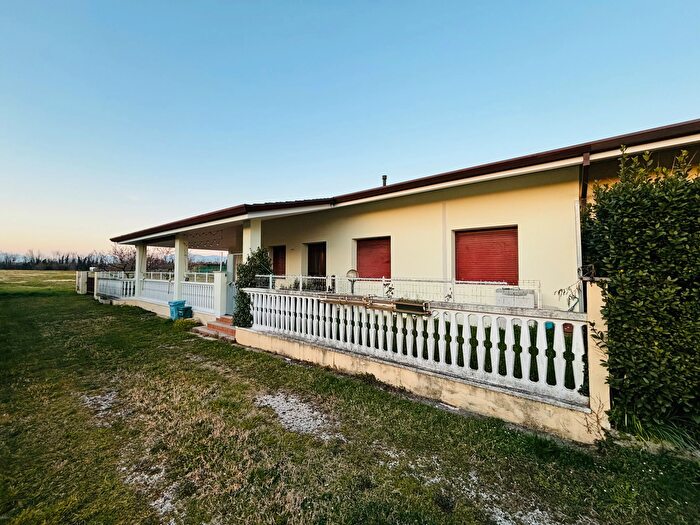 Casa con 6 locali in vendita in Campoformido