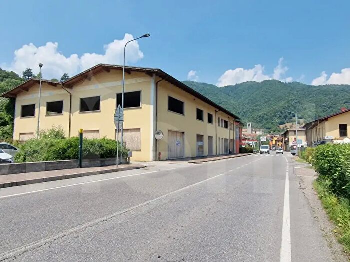 Casa in vendita in Via Tita Secchi, Vestone