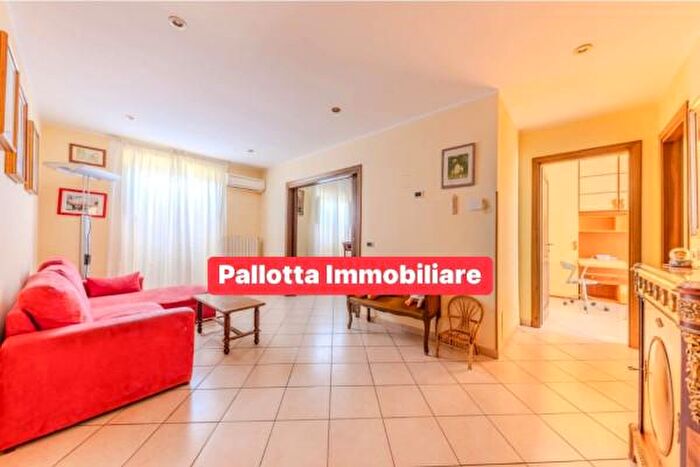 Appartamento quadrilocale in vendita in Via Roma, Capodimonte