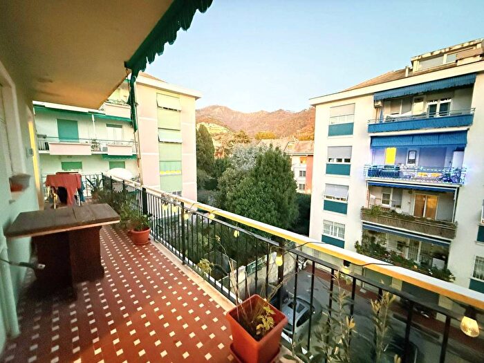 Appartamento trilocale in affitto in Via Nicola Fabrizi, Quarto, Genova