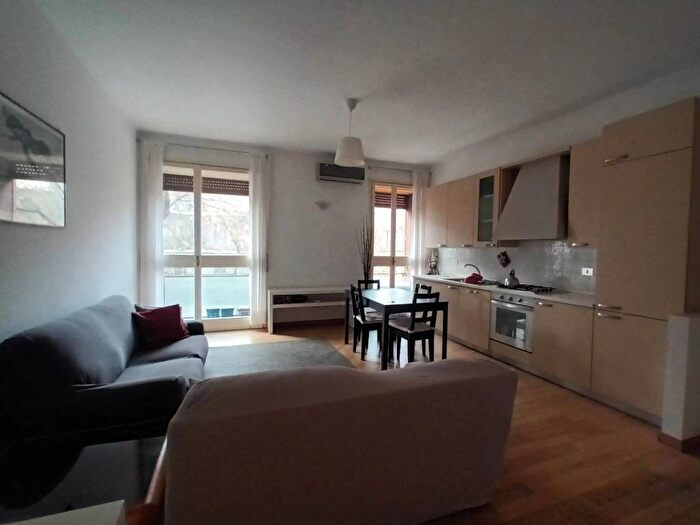 Appartamento trilocale in affitto in Buenos Aires, Milano