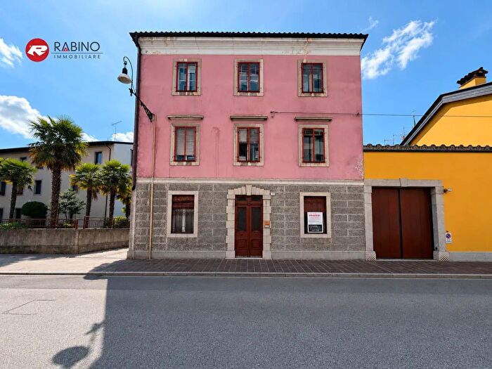 Casa con 14 locali in vendita in Via Tiberio Deciani, Udine