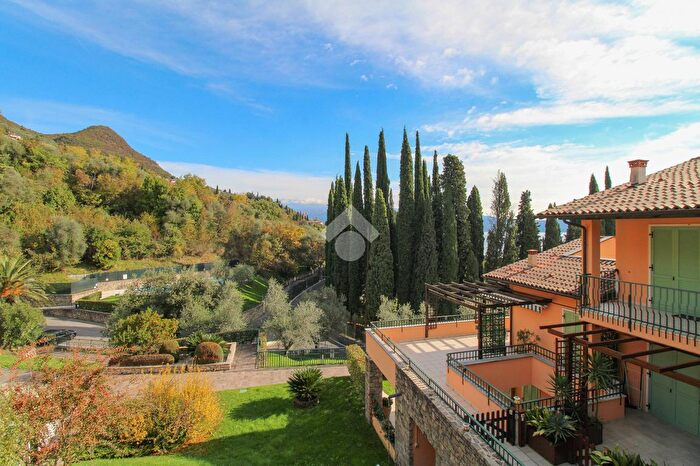 Appartamento bilocale in affitto in Via delle Arche, Gardone Riviera