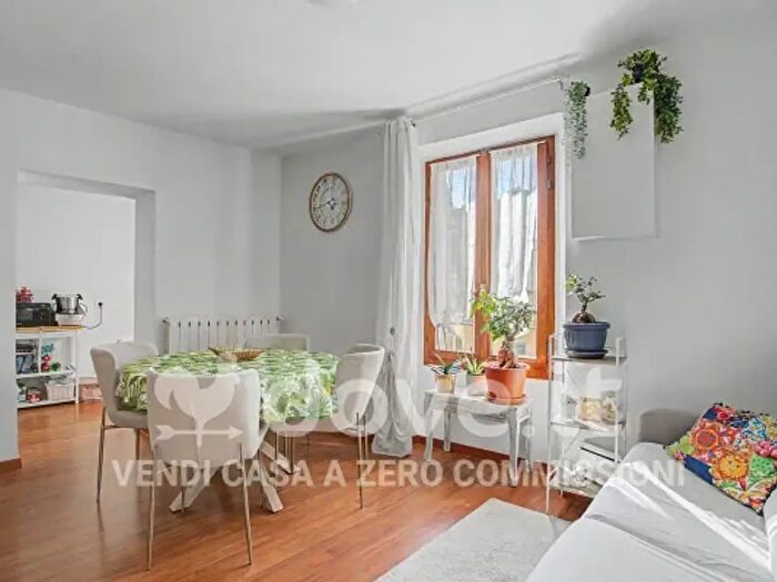 Appartamento bilocale in vendita in Via Vaglio, Marchirolo