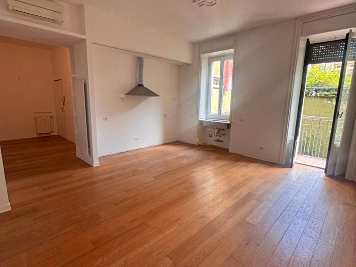 Appartamento con 5 locali in affitto in Via Odoardo Tabacchi, Corso San Gottardo, Milano