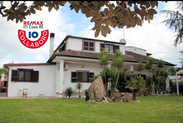 Casa con 5 locali in vendita in Via Serio, Aprilia