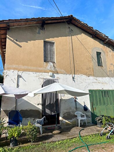 Casa con 10 locali in vendita in Fucecchio