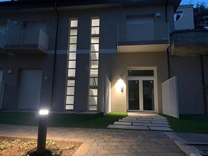 Appartamento bilocale in affitto in Via Col di Lana, Albizzate