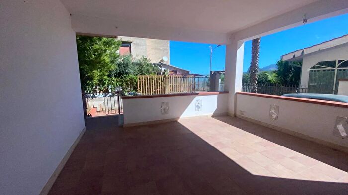 Appartamento quadrilocale in vendita in Via Rosolino Pilo Carini Palermo, Carini