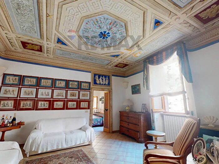 Appartamento con 6 locali in vendita in Via Cartolari Snc, Perugia