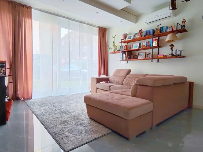 Casa con 5 locali in vendita in Via Balsamo, Piacenza