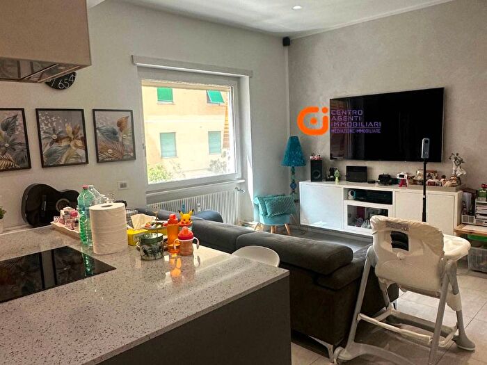 Appartamento trilocale in affitto in Via Giovanni Villani, Appio Latino, Roma