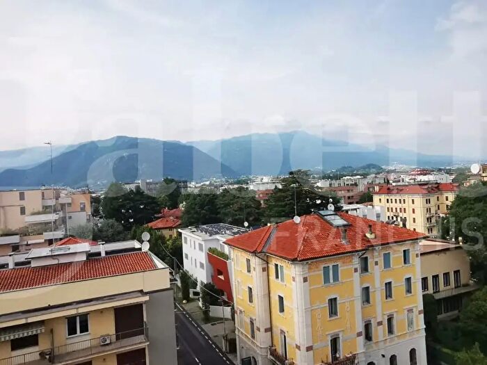 Appartamento con 5 locali in vendita in Bassano Del Grappa