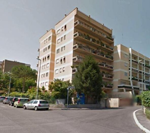Appartamento quadrilocale in vendita in Via Spiro Valles, Roma