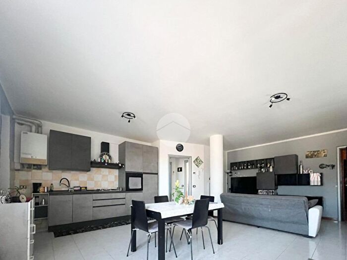 Appartamento trilocale in vendita in Via Ferramola, Castrezzato