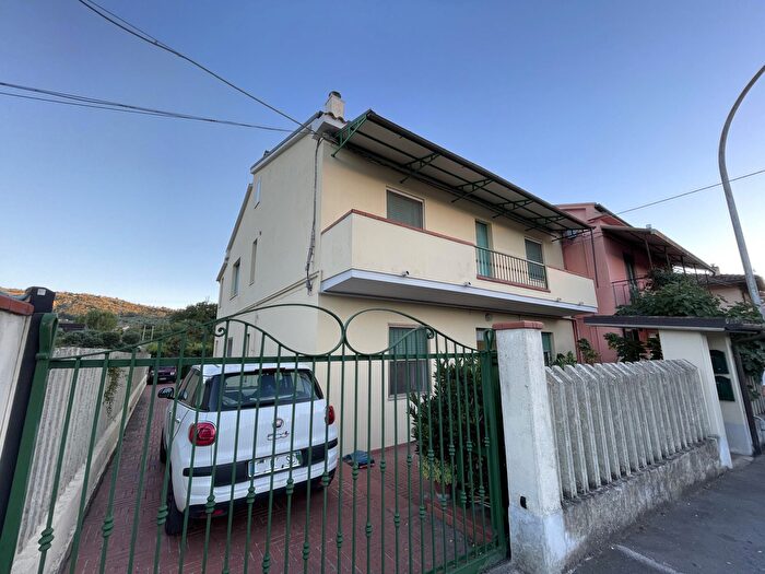 Casa con 12 locali in vendita in Via Aterno, Chieti