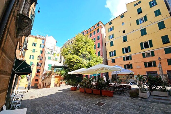 Appartamento con 5 locali in vendita in Piazzetta San Carlo, Genova