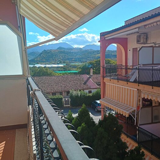 Appartamento trilocale in vendita in Via Campana, Furnari