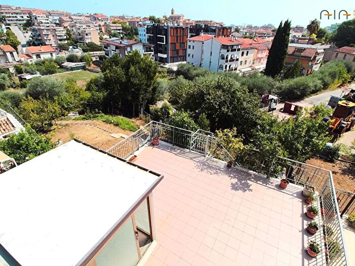 Casa con 5 locali in vendita in Via Adamello, San Benedetto Del Tronto