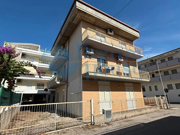 Appartamento quadrilocale in vendita in Via Oglio, Alba Adriatica