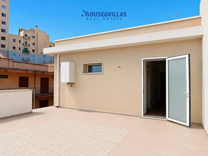 Casa trilocale in vendita in Piazza Bolivar, Noto