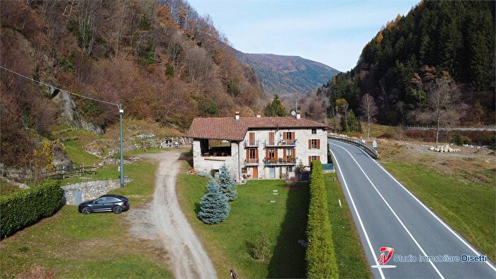 Casa con 12 locali in vendita in Via Luigi Folonari, Edolo