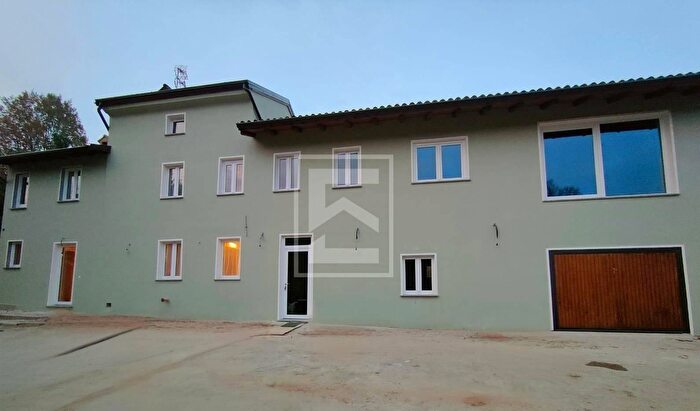 Casa con 6 locali in vendita in Via Colombaia, Montu Beccaria