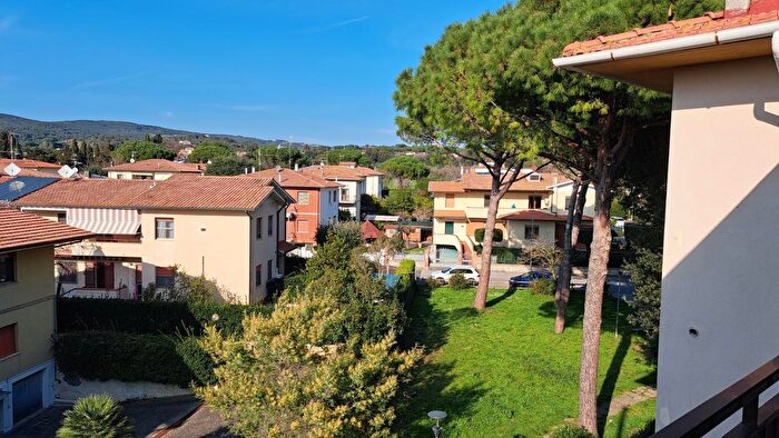 Appartamento con 5 locali in vendita in Rosignano Marittimo