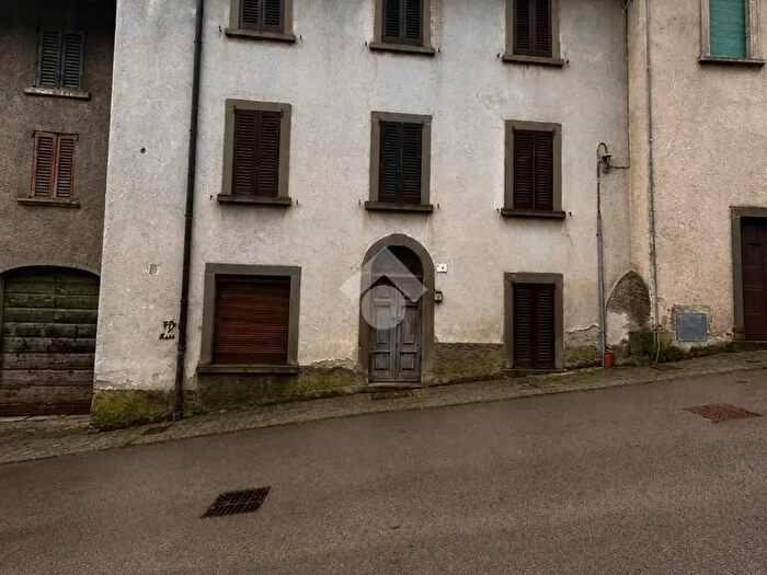 Casa con 10 locali in vendita in Via Maggiore, Palazzago