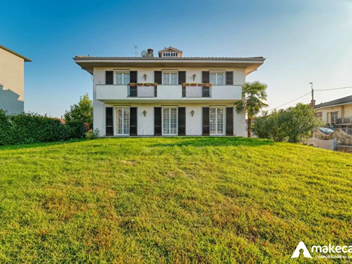 Casa con 8 locali in vendita in Via Vittorio Veneto, Salerano Sul Lambro