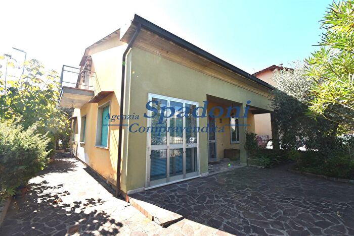 Casa con 6 locali in vendita in Montecatini Terme