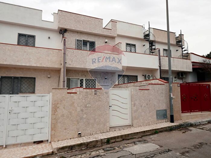 Casa trilocale in vendita in Via delle Acacie, Manduria