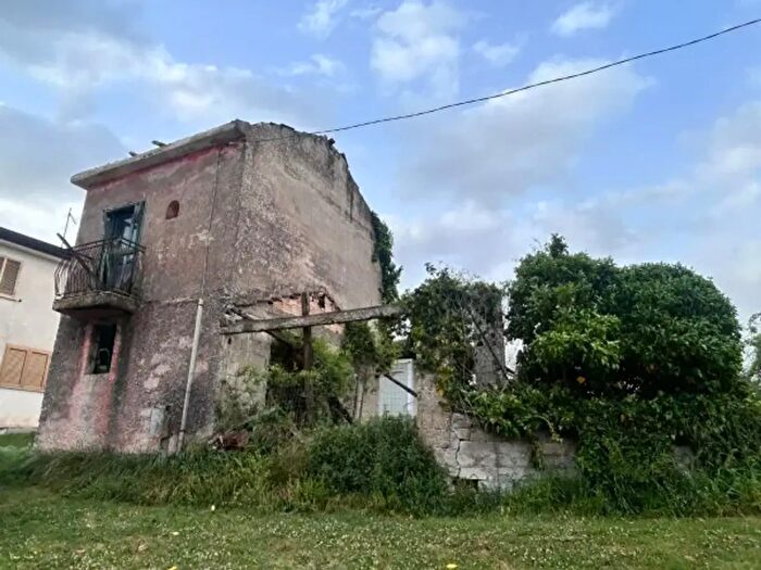 Casa trilocale in vendita in Via Ravano, Pignataro Interamna