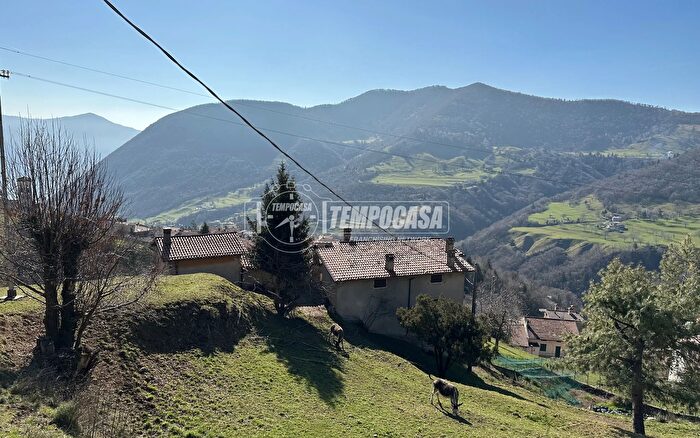 Casa con 7 locali in vendita in Via degli Alpini, Vigolo