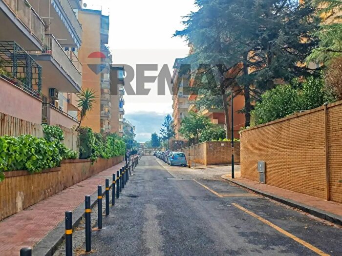 Appartamento quadrilocale in vendita in Viale delle Mimose, Napoli