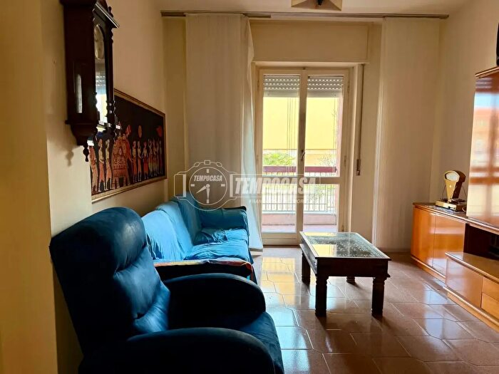 Appartamento trilocale in vendita in Via Francesco Petrarca, Parabiago