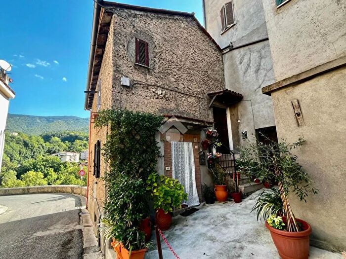 Appartamento con 6 locali in vendita in Via Salvo dAcquisto, Subiaco