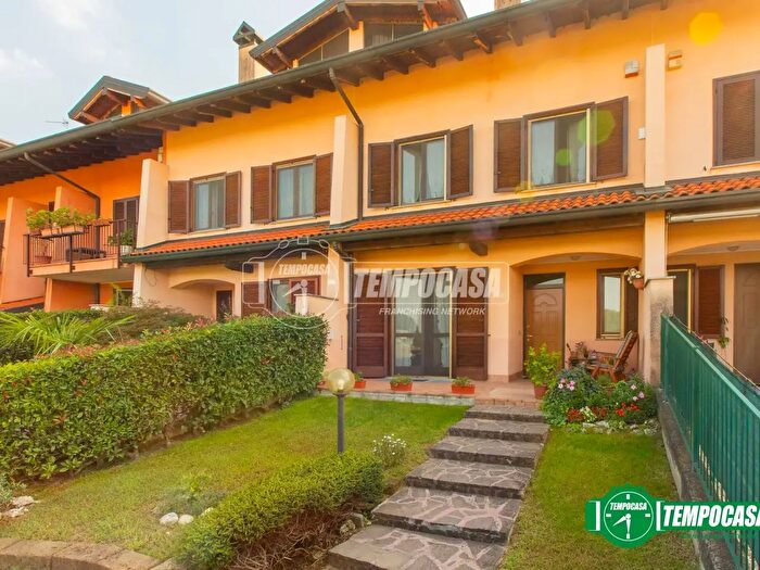 Casa quadrilocale in vendita in Via Vincenzo Bellini C, Vanzaghello