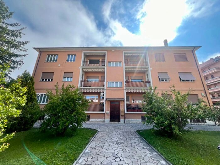 Appartamento con 8 locali in vendita in Via Don Erminio Petruio, Fabriano