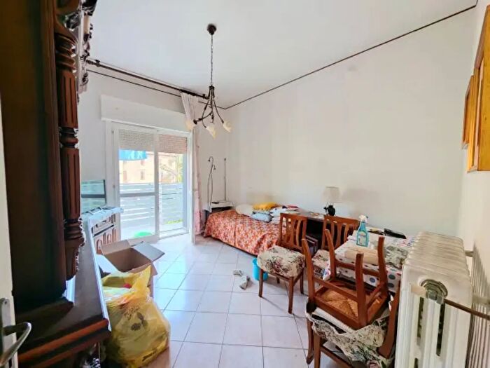 Appartamento trilocale in vendita in Viale della Pace, Modena