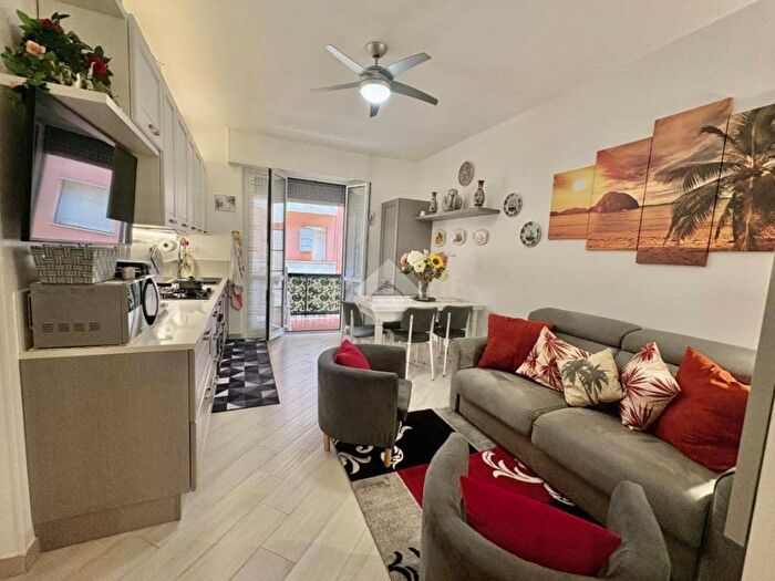 Appartamento trilocale in vendita in Via del sagittario, Centro, Finale Ligure