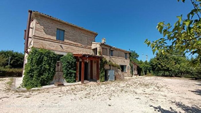 Casa con 6 locali in vendita in Contrada Montefiore, Recanati